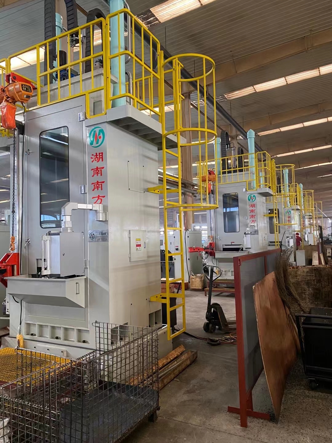 LG557系列雙導(dǎo)柱上拉式立(li)式内拉床5